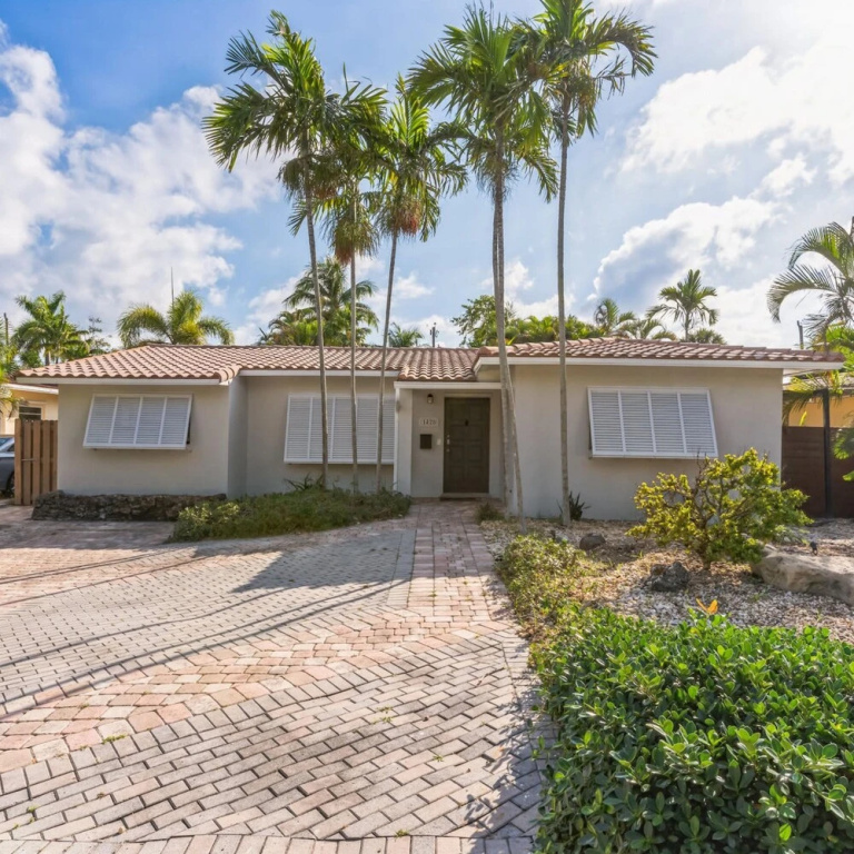 photo 1 of Kasa Laguna 5BD 2BA With Pool Putting Green