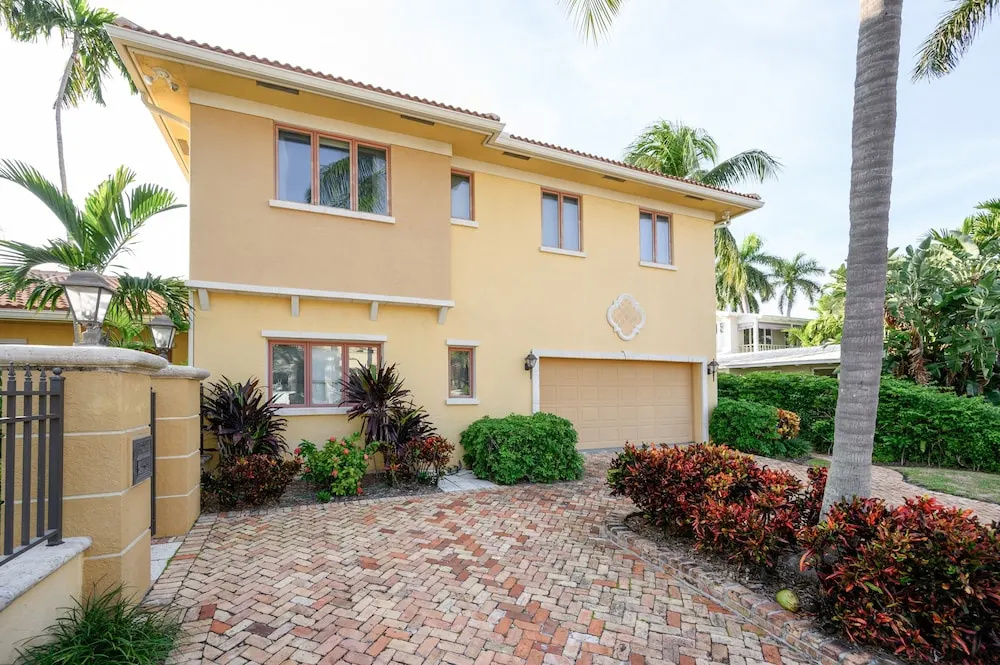 photo 1 of King Of Las Olas Waterway W/ Private Pool & Dock 5 Bedroom Home