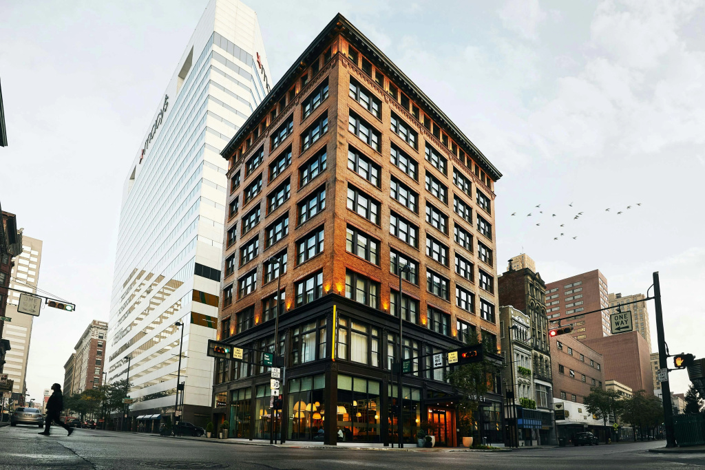 photo 1 of Kinley Cincinnati Downtown, a Tribute Portfolio Hotel