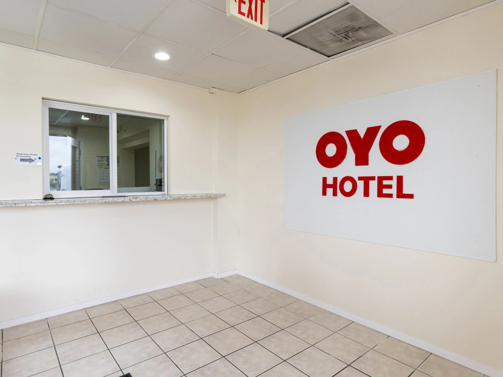 photo 1 of Oyo Hotel San Antonio Lackland AFB/Seaworld Hwy 90 W