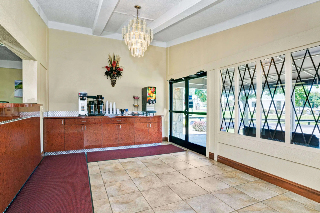 photo 1 of Knights Inn Charleston
