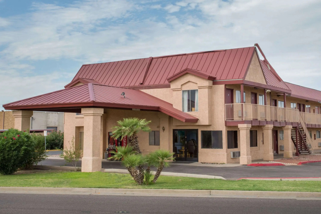 photo 1 of Knights Inn  North Black Canyon Hwy Phoenix AZ