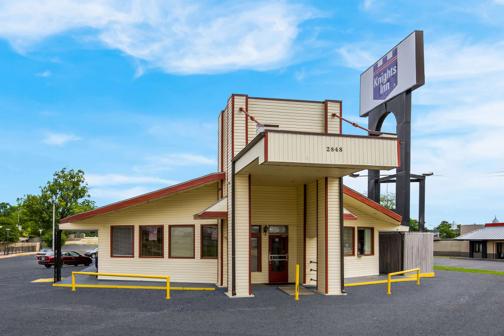 photo 1 of Knights Inn Fayetteville