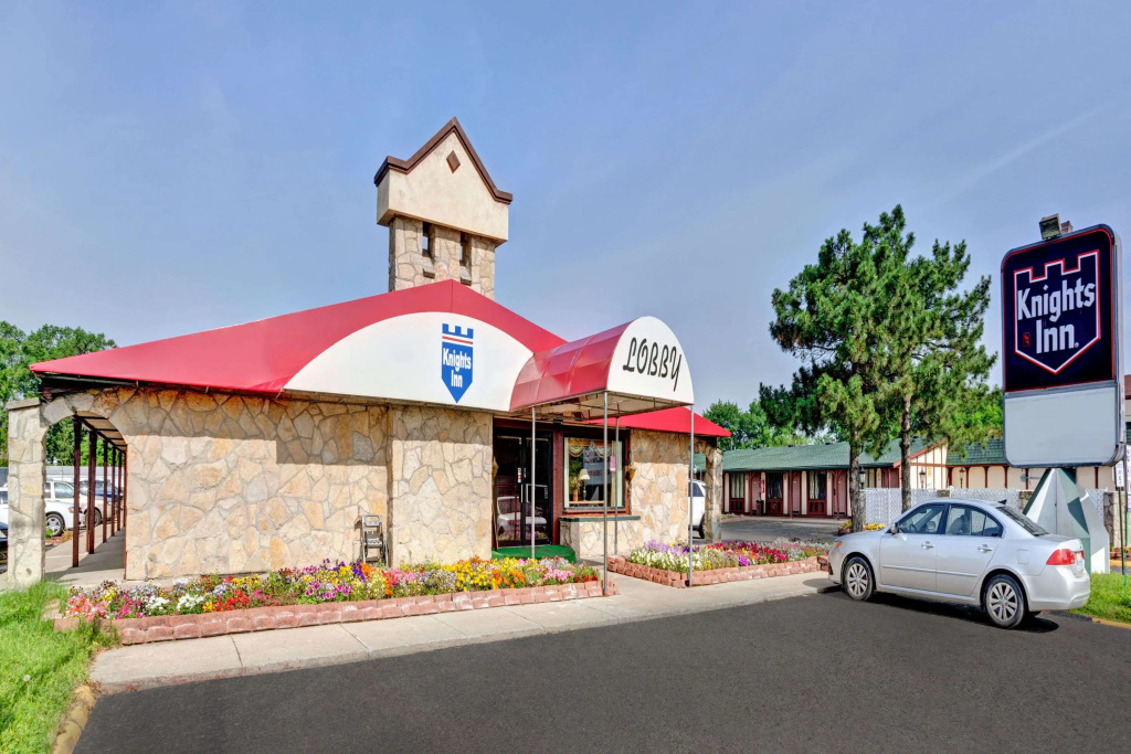 photo 1 of Knights Inn  Madison Heights MI