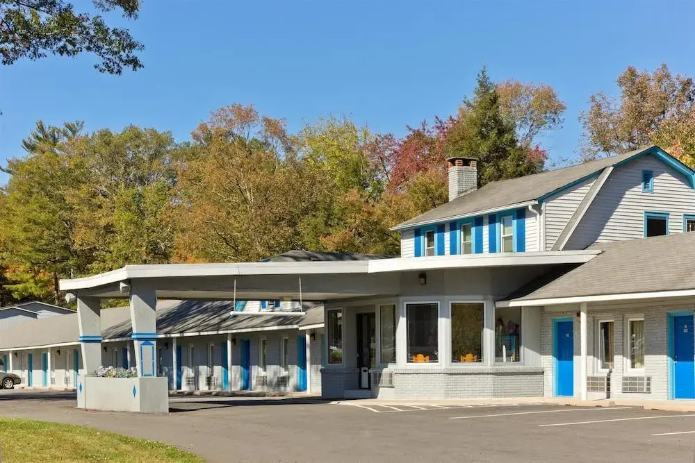 photo 1 of Knights Inn Poconos/Bartonsville