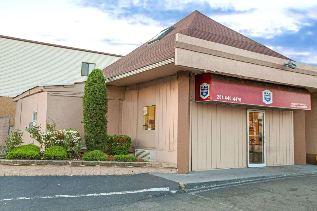 photo 1 of Knights Inn South Hackensack