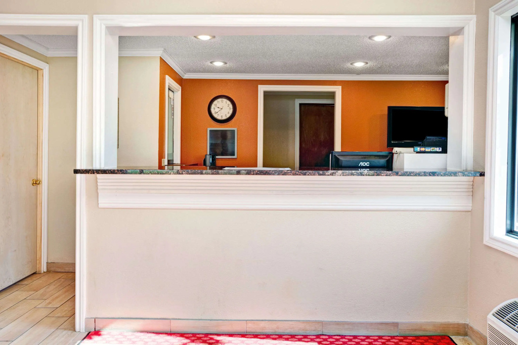 photo 1 of Knights Inn Sterling Heights