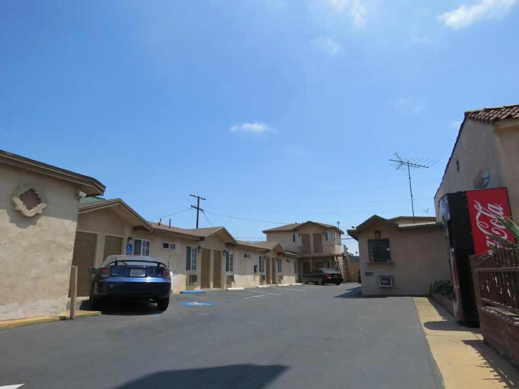 photo 1 of La Bonita Inn Motel