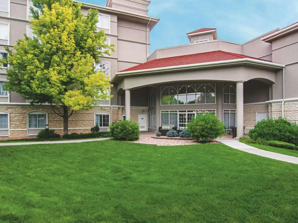 photo 1 of La Quinta Inn & Suites by Wyndham Denver Airport DIA
