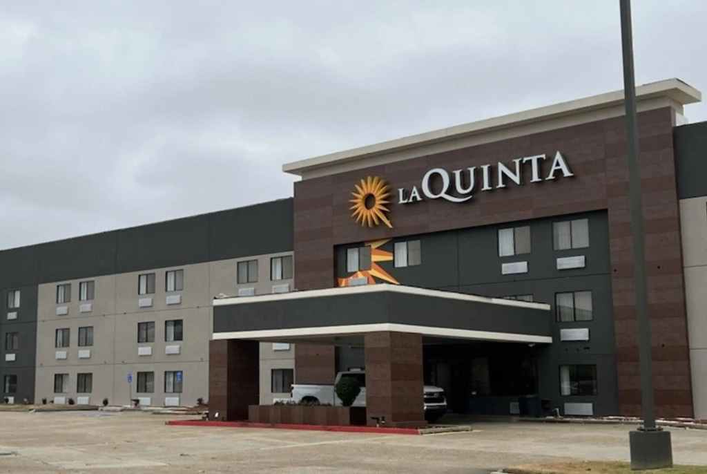 photo 1 of La Quinta Inn & Suites by Wyndham Baton Rouge Siegen Lane