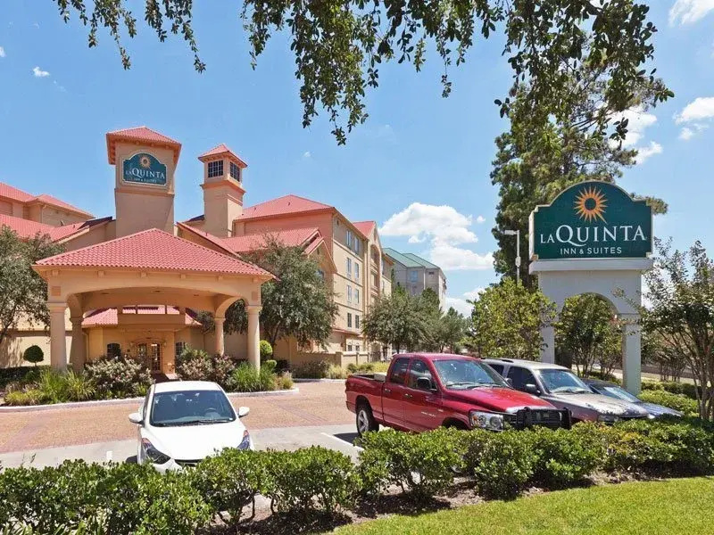 photo 1 of La Quinta Inn & Suites by Wyndham Houston Bush IAH South