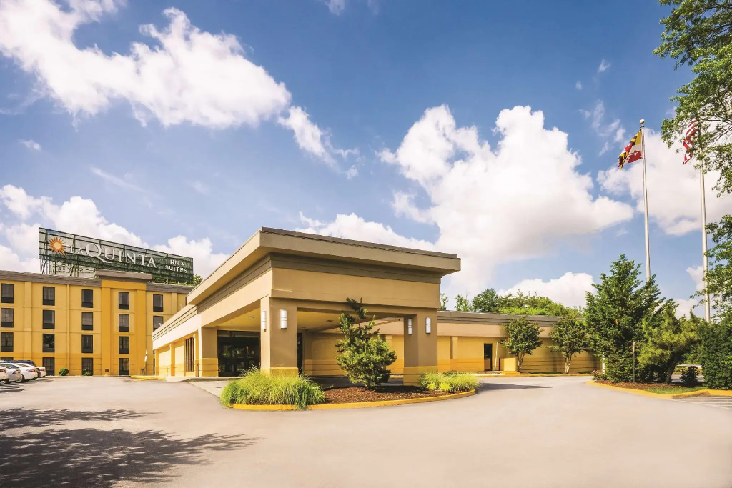 photo 1 of Garner Hotel Glen Burnie BWI Airport Area by IHG