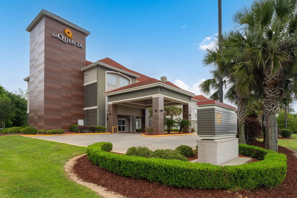 photo 1 of La Quinta Inn & Suites by Wyndham Baton Rouge Denham Springs
