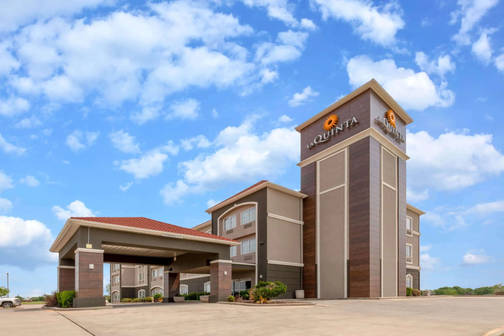 photo 1 of La Quinta Inn & Suites by Wyndham Bridgeport