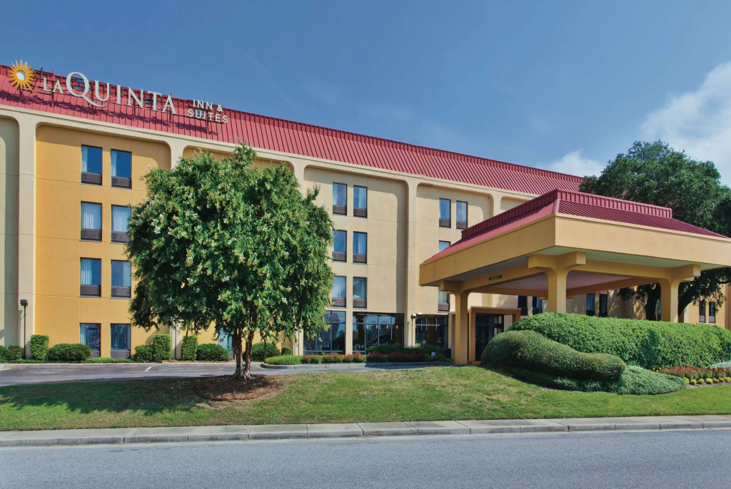 photo 1 of La Quinta Inn & Suites by Wyndham Charleston Riverview
