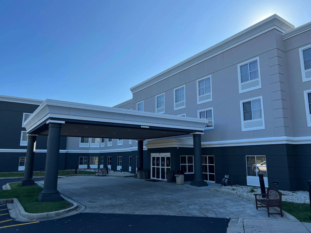 photo 1 of La Quinta Inn & Suites by Wyndham Bannockburn-Deerfield