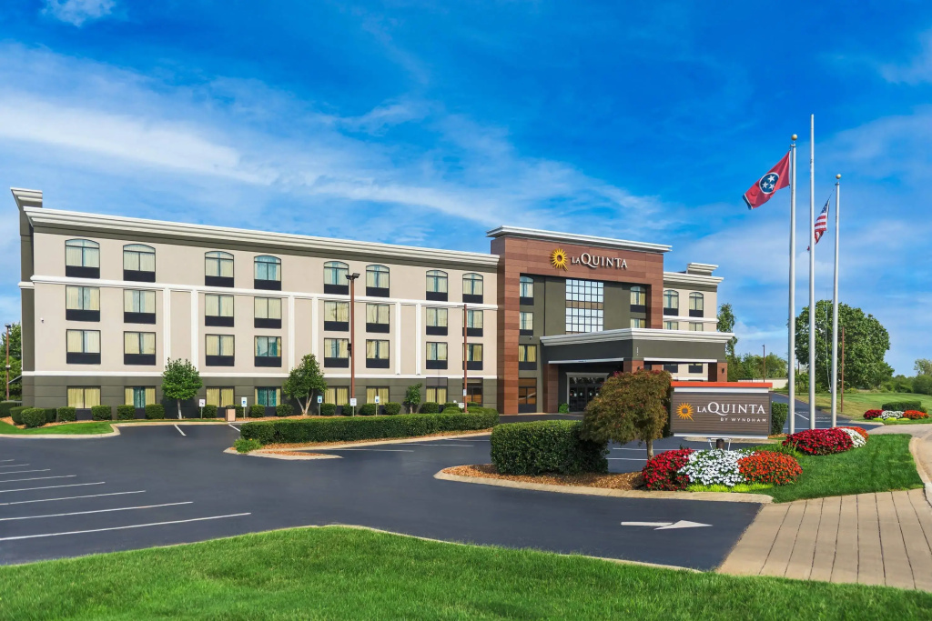 photo 1 of La Quinta Inn & Suites by Wyndham Clarksville