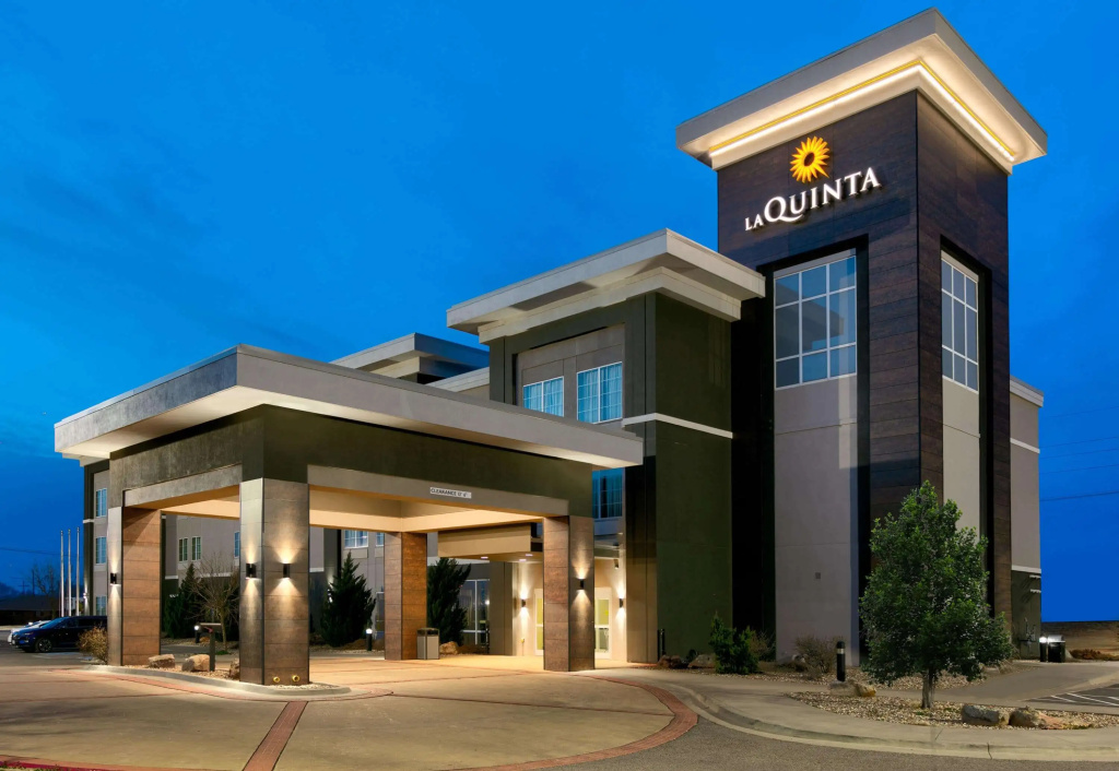 photo 1 of La Quinta Inn & Suites by Wyndham Clinton Historic Route 66