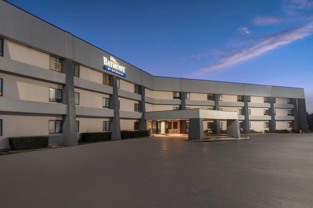 photo 1 of Baymont by Wyndham Columbia, MO
