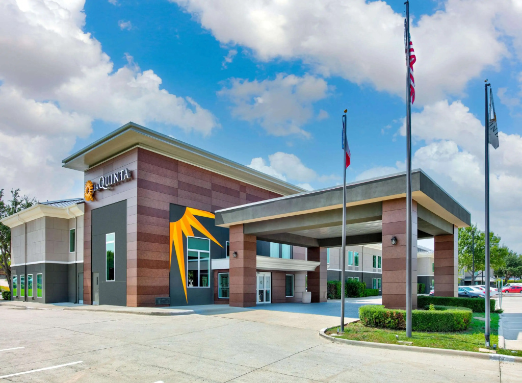 photo 1 of La Quinta Inn & Suites by Wyndham Dallas - Las Colinas