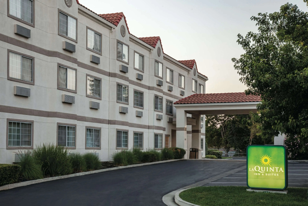 photo 1 of La Quinta Inn & Suites by Wyndham Davis