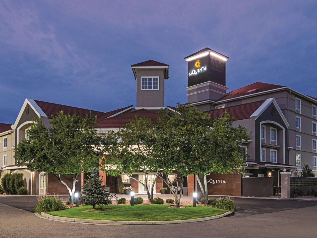 photo 1 of La Quinta Inn & Suites by Wyndham Denver Airport DIA