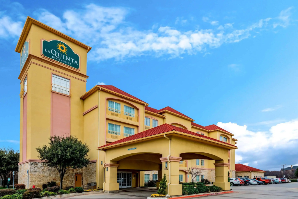 photo 1 of La Quinta Inn & Suites by Wyndham DFW Airport West - Bedford