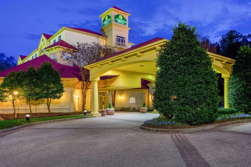 photo 1 of La Quinta Inn & Suites by Wyndham Raleigh/Durham Southpoint