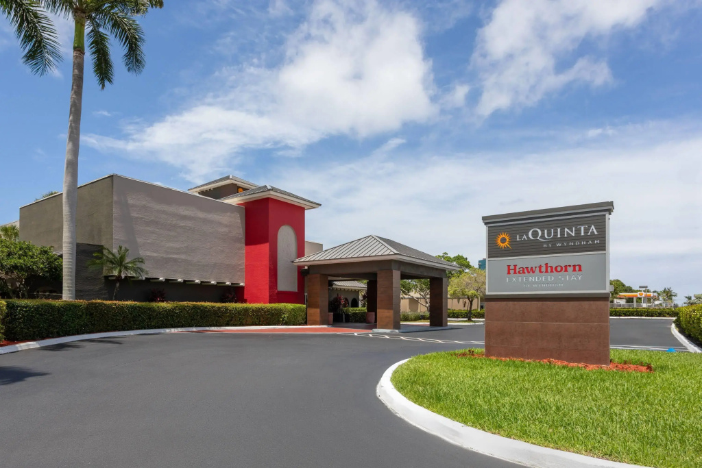 photo 1 of La Quinta Inn & Suites by Wyndham Ft Lauderdale Cypress Cr