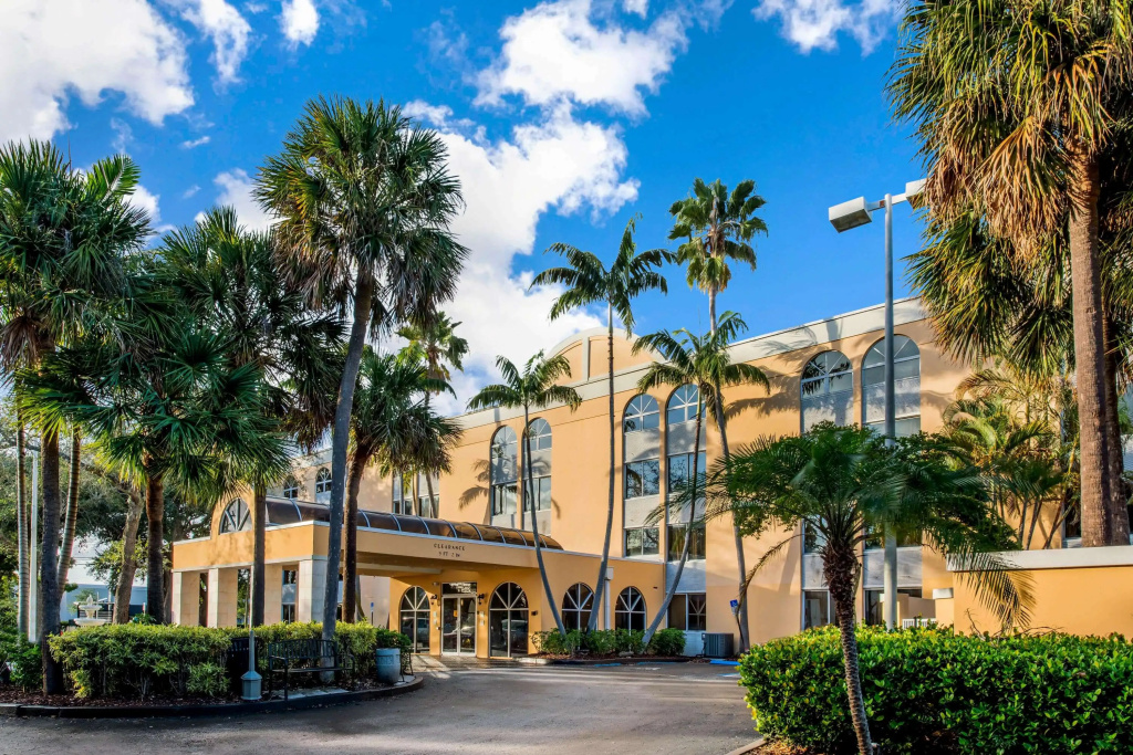 photo 1 of La Quinta Inn & Suites by Wyndham Fort Lauderdale Tamarac