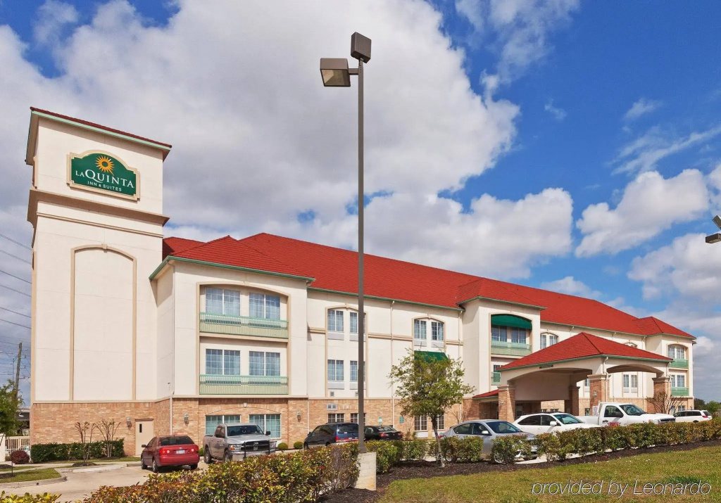 photo 1 of La Quinta Inn & Suites by Wyndham Houston - Westchase