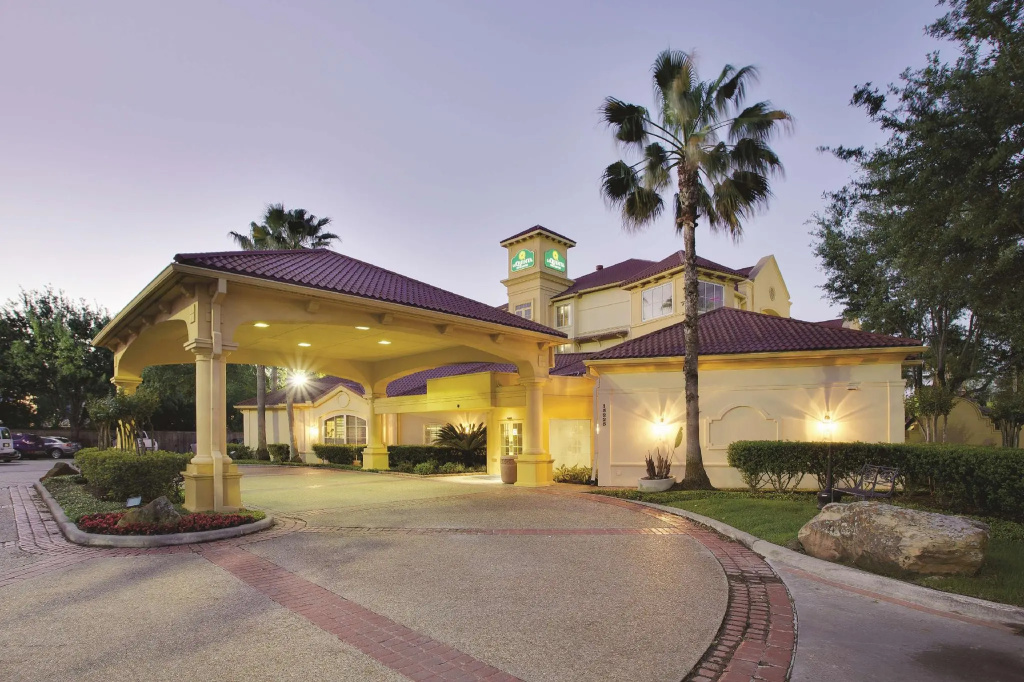 photo 1 of La Quinta Inn & Suites by Wyndham Houston West Park 10