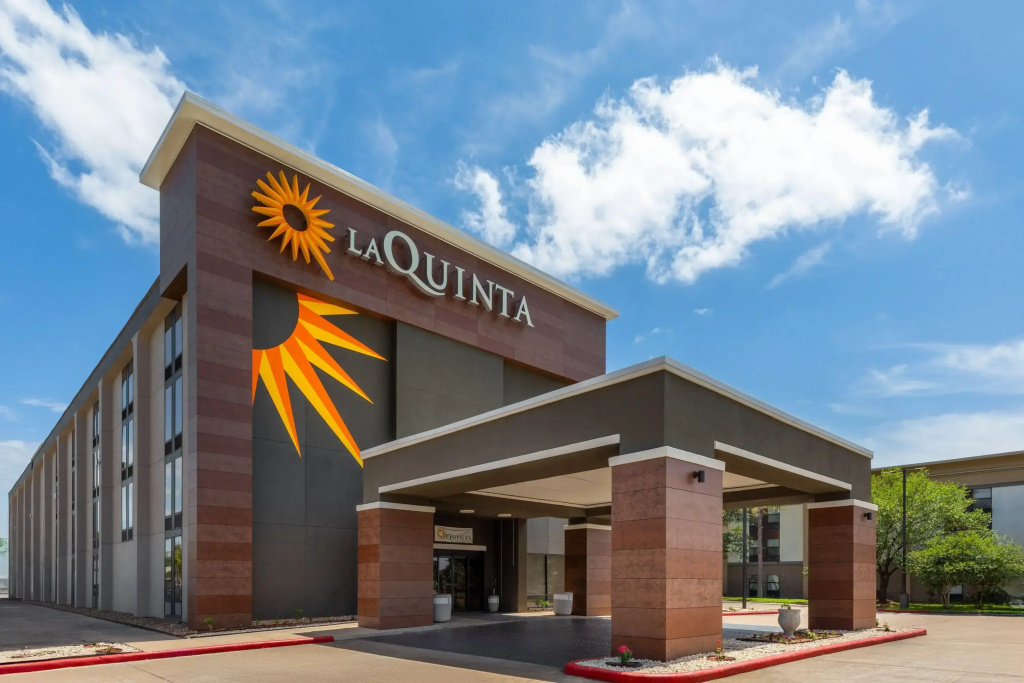 photo 1 of La Quinta Inn & Suites by Wyndham Houston Stafford Sugarland