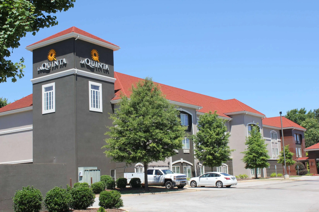 photo 1 of La Quinta Inn & Suites by Wyndham Huntsville Airport Madison