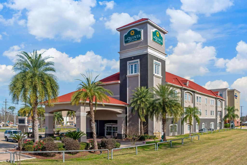 photo 1 of La Quinta Inn & Suites by Wyndham Lake Charles Casino Area