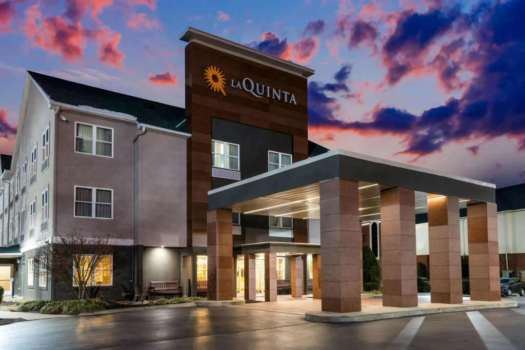 photo 1 of La Quinta Inn & Suites by Wyndham Lebanon