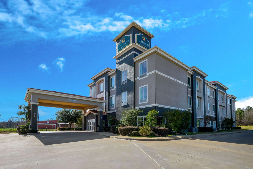 photo 1 of La Quinta Inn & Suites by Wyndham Marshall