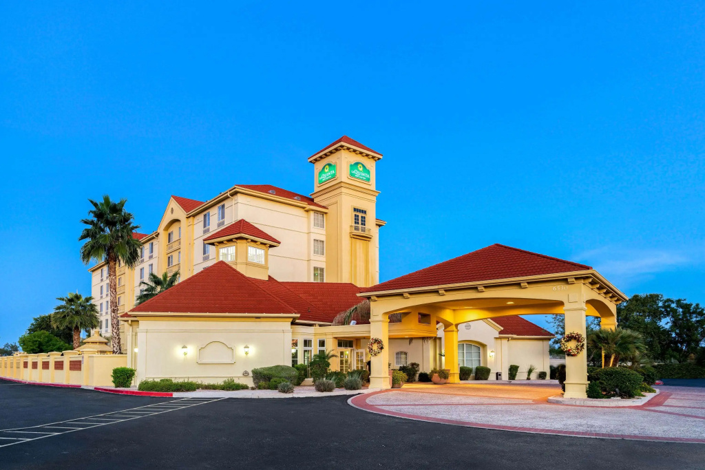 photo 1 of La Quinta Inn & Suites by Wyndham Mesa Superstition Springs