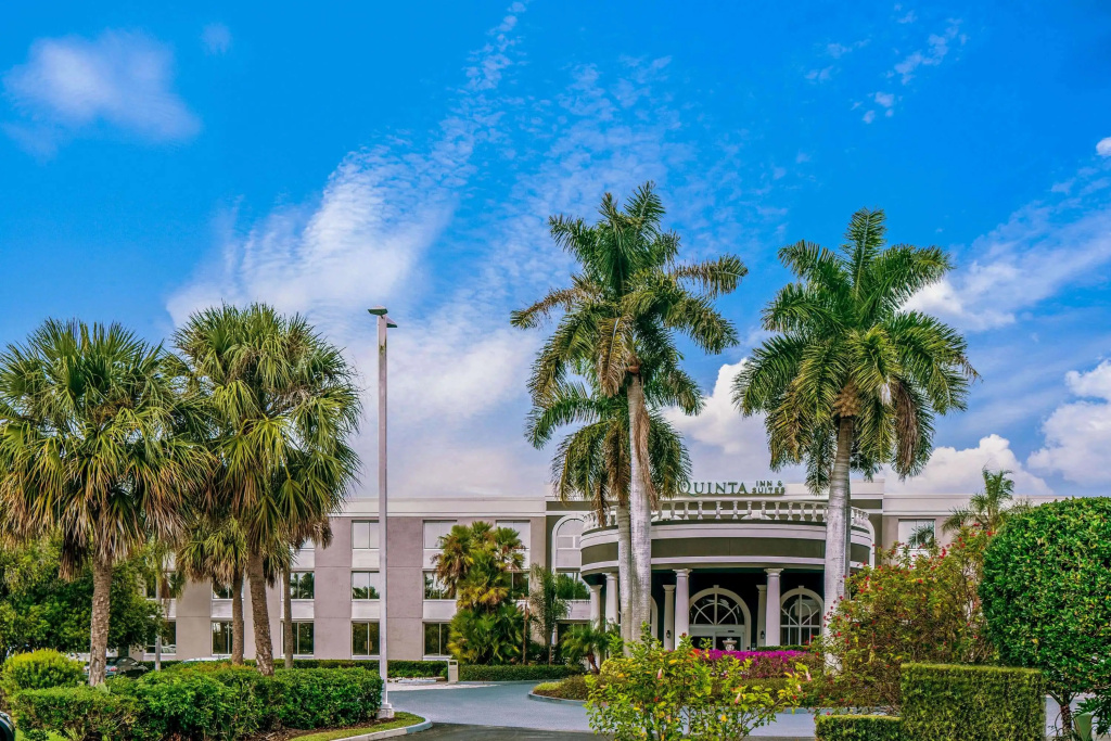 photo 1 of La Quinta Inn & Suites by Wyndham Naples Downtown