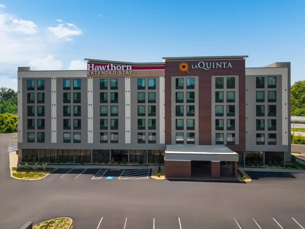 photo 1 of La Quinta Inn & Suites by Wyndham Nashville Airport/Opryland
