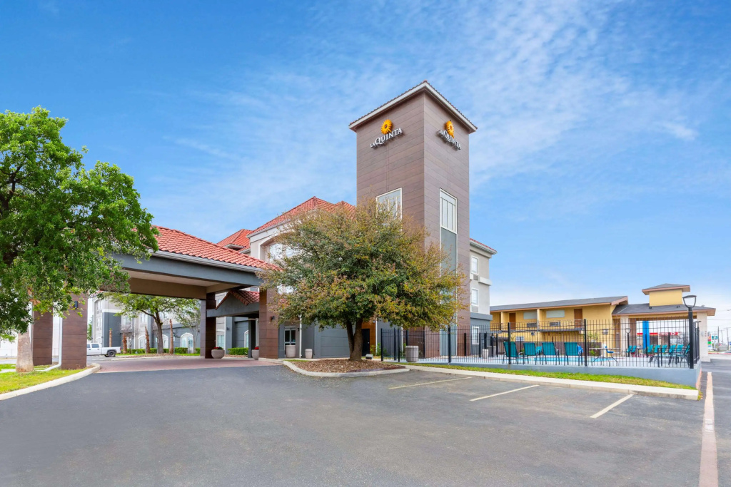 photo 1 of La Quinta Inn & Suites by Wyndham New Braunfels