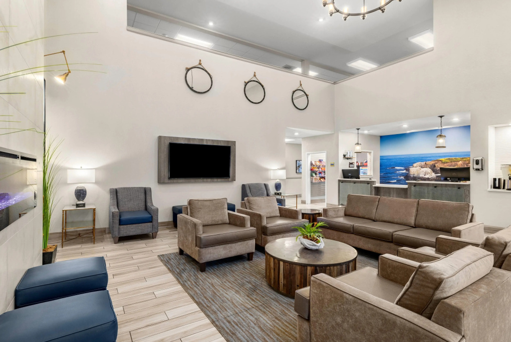 photo 1 of La Quinta Inn & Suites by Wyndham Newport