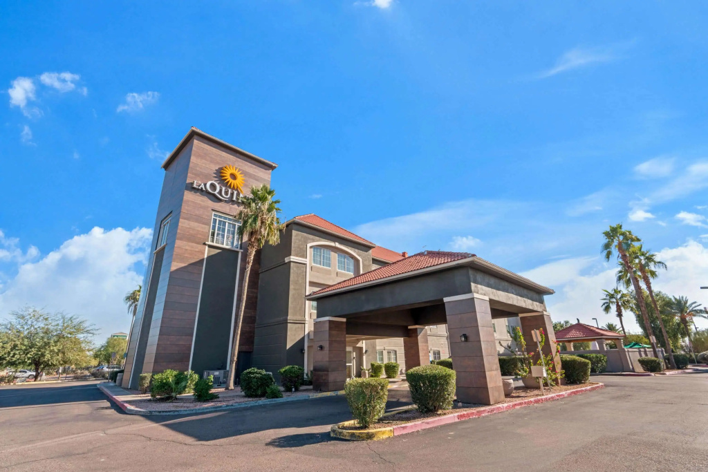 photo 1 of La Quinta Inn & Suites by Wyndham Phoenix I-10 West