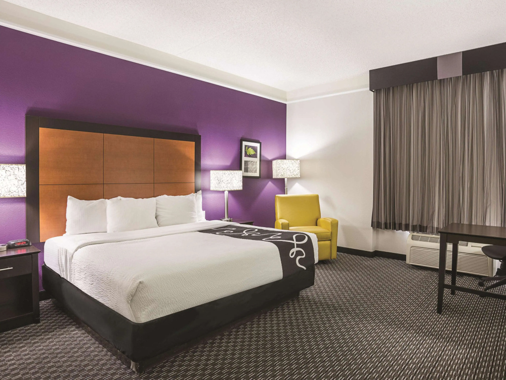 photo 1 of La Quinta Inn & Suites by Wyndham Phoenix Scottsdale