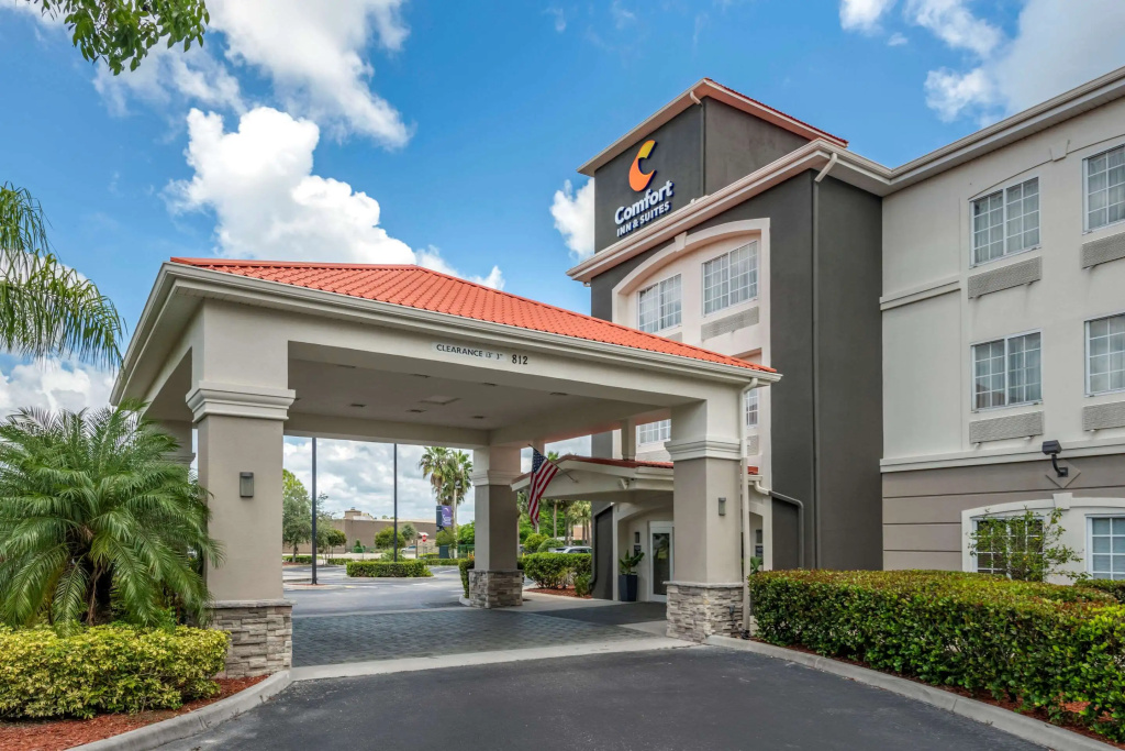 photo 1 of Comfort Inn & Suites