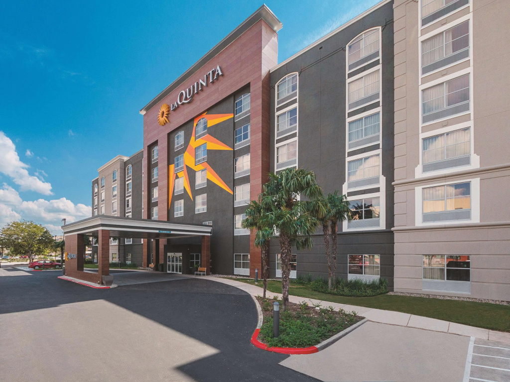 photo 1 of La Quinta Inn & Suites by Wyndham San Antonio Downtown