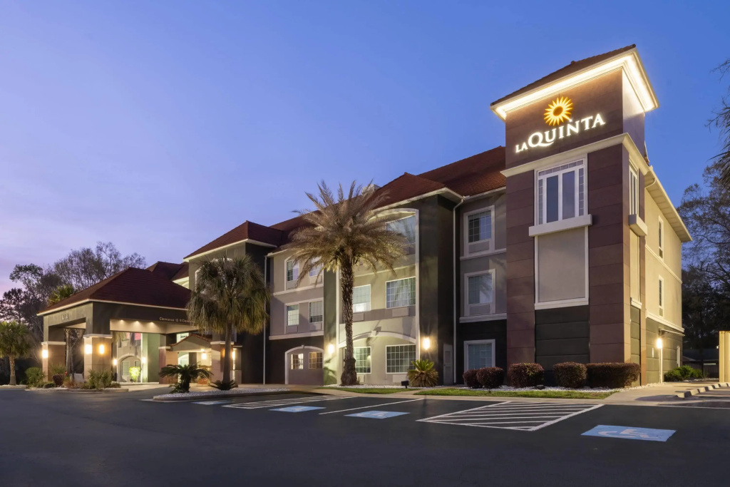 photo 1 of La Quinta Inn & Suites by Wyndham Savannah Airport - Pooler