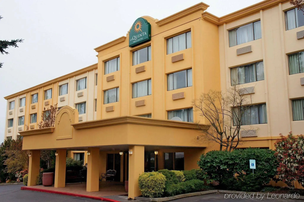 photo 1 of La Quinta Inn & Suites by Wyndham Seattle Bellevue/Kirkland