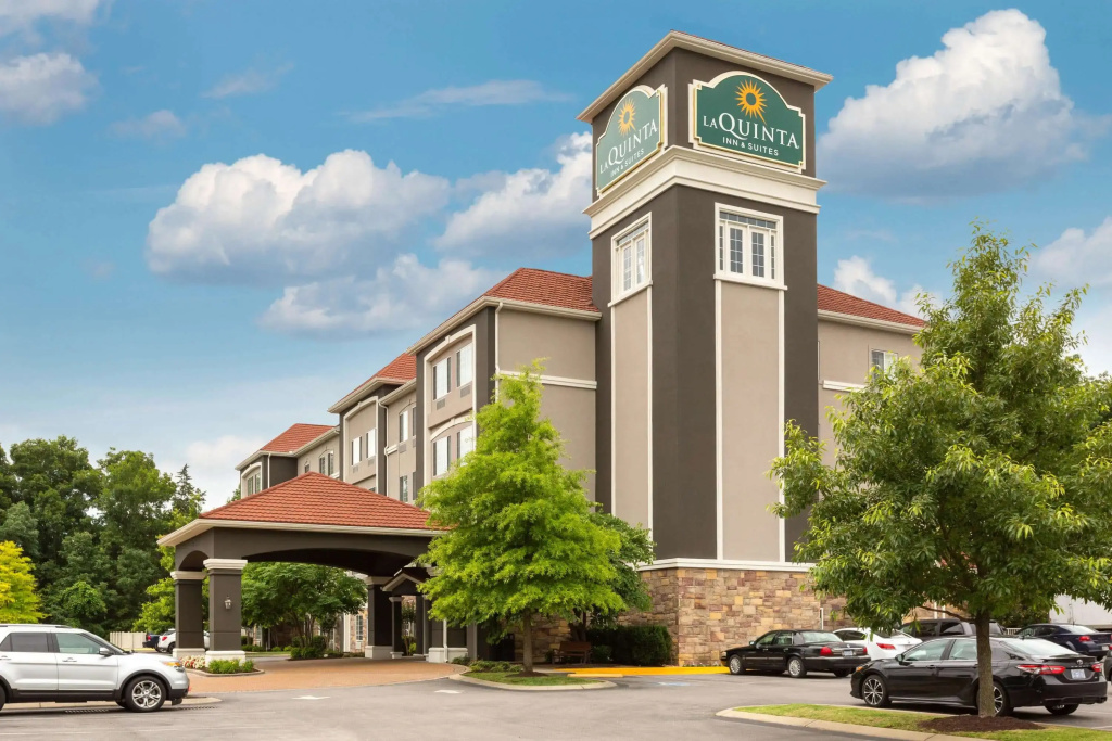 photo 1 of La Quinta Inn & Suites by Wyndham Smyrna TN - Nashville