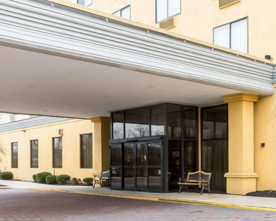 photo 1 of Clarion Hotel Somerset - New Brunswick